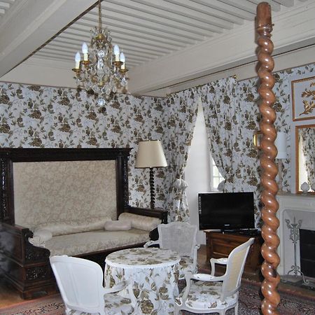 Chateau De Chantelauze Olliergues Room photo