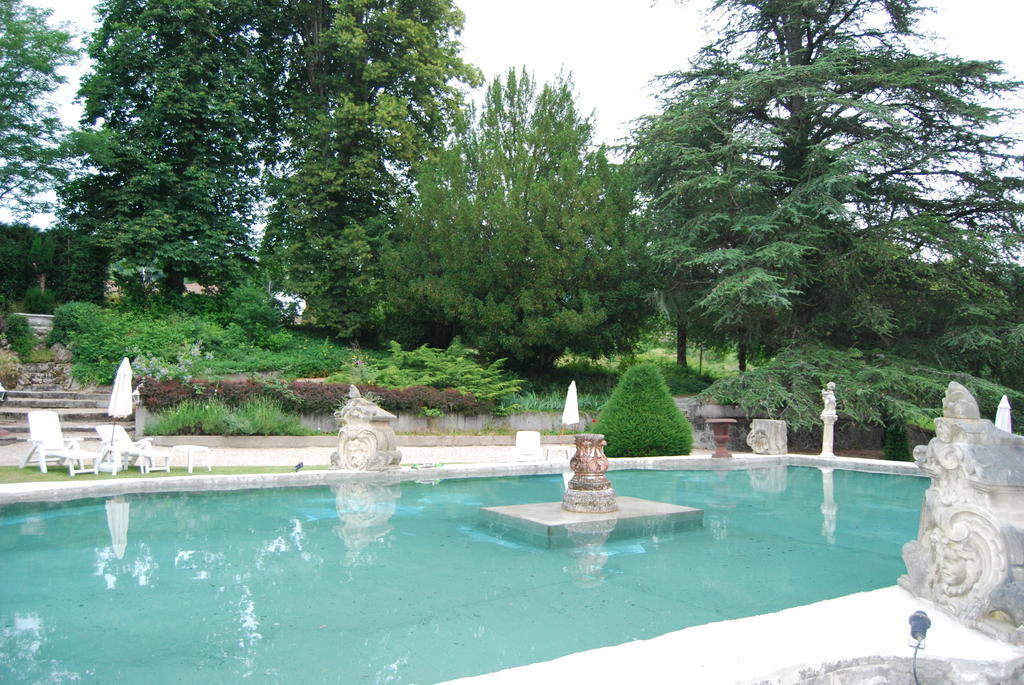 Chateau De Chantelauze Olliergues Exterior photo