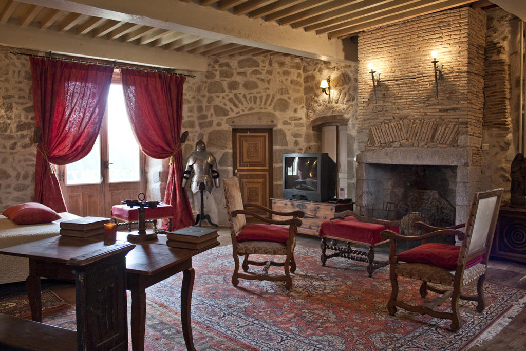Chateau De Chantelauze Olliergues Room photo